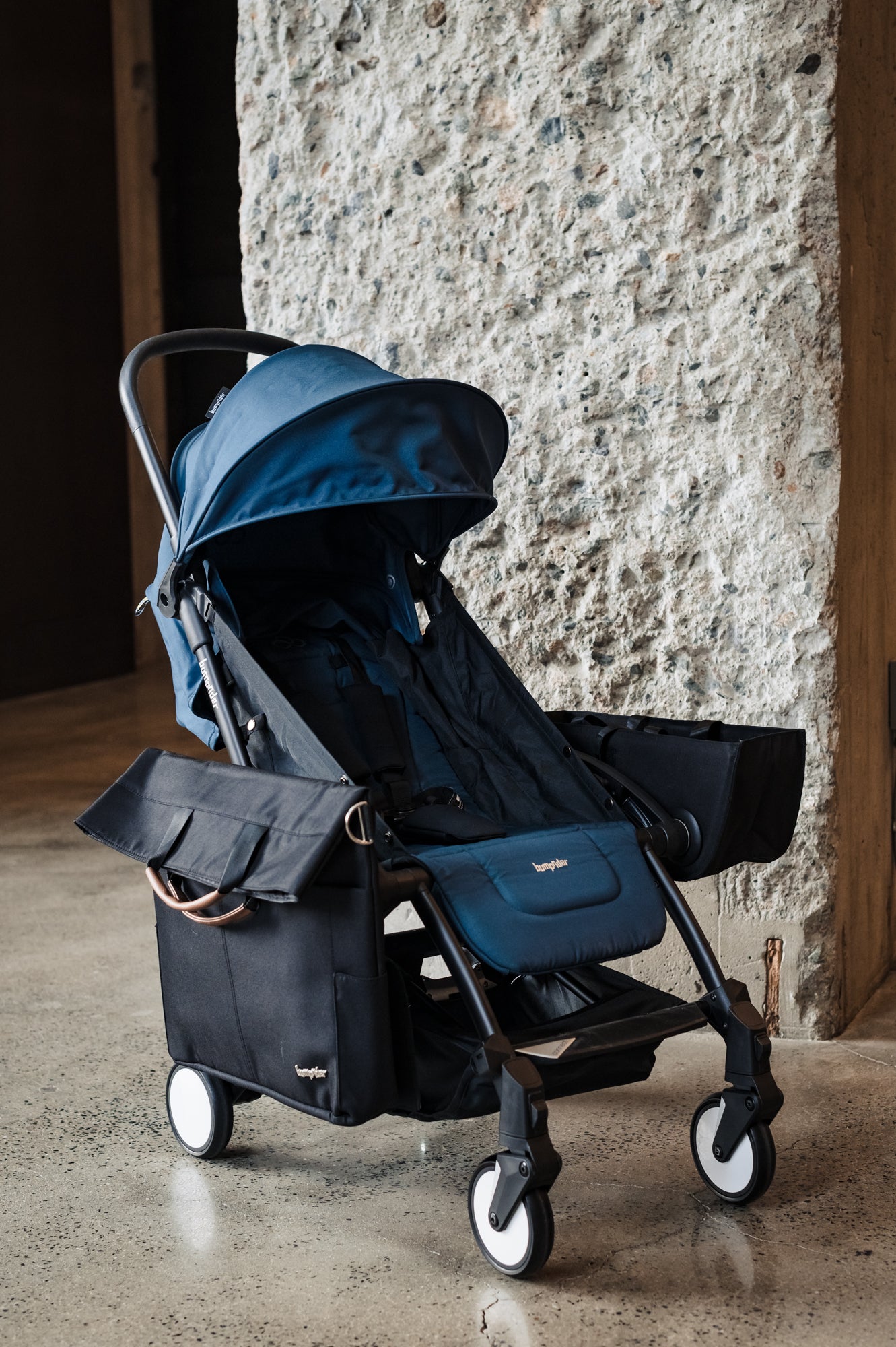 Bumprider Connect Sidebag and Sidepack Black/Brown on Blue Stroller