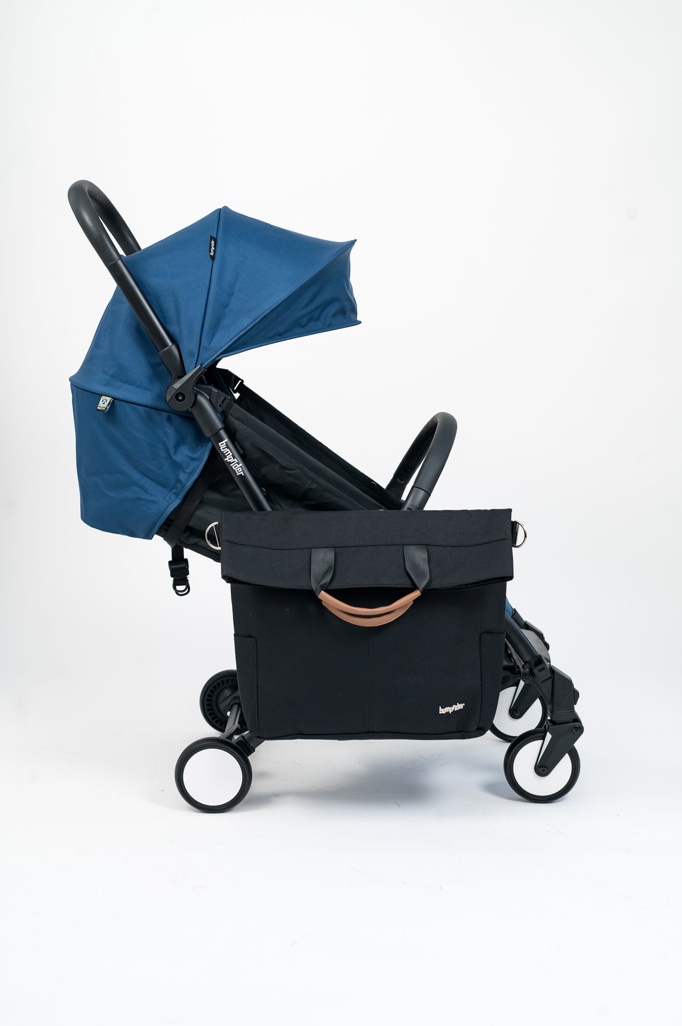 Bumprider Connect 3 in Navy with Sidebag